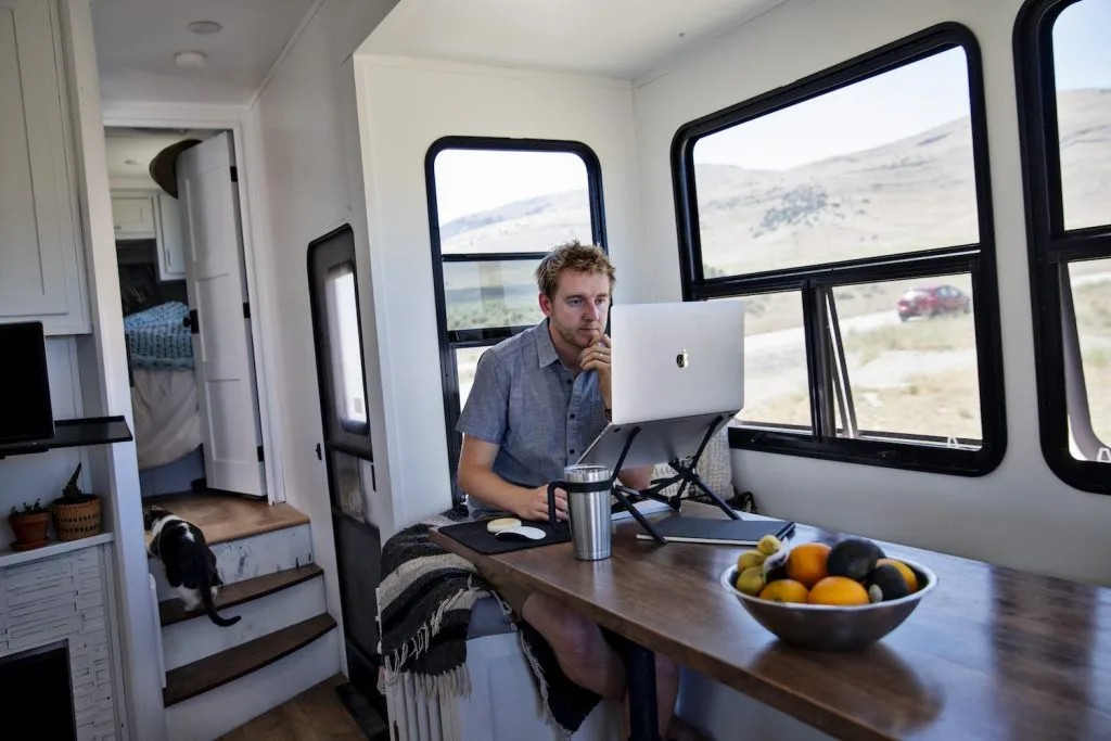 How to Set Up Temporary Internet for Your Caravan